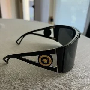 Versace | VR, AR & Accessories | Versace Black Vr Sunglasses  display picture 2